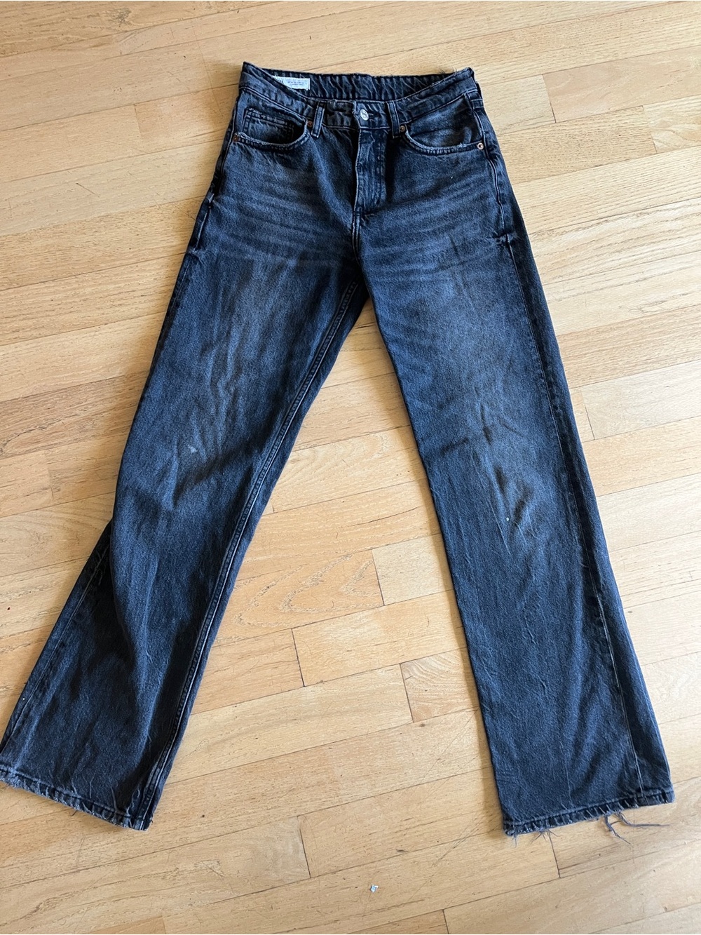 Zara Women’s Black Washed distressed Straight-Leg Jeans size 4